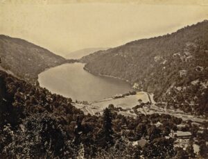 “Naini Lake ke Tri Rishi Sarovar se judi mythological kahani se judi image.”